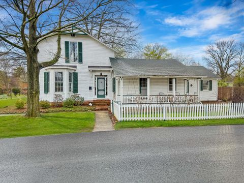 Photo of 325 W Reynolds Street, Urbana, OH 43078 (MLS # 1043293)