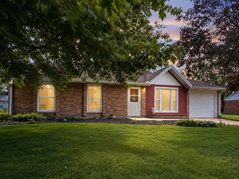 Photo of 809 Canterbury Drive, Wapakoneta, OH 45895 (MLS # 1045838)