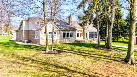 Photo of 9668 E Lakeshore Drive, Huntsville, OH 43324 (MLS # 1044342)