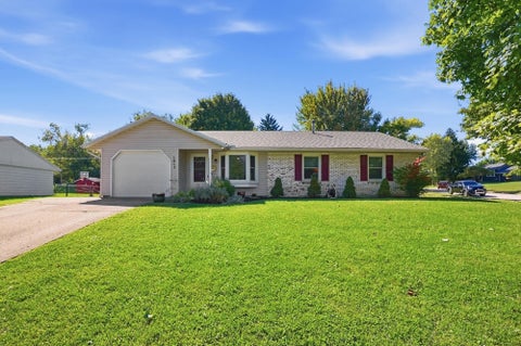 Photo of 1817 Marinette Drive, Springfield, OH 45503 (MLS # 1048773)