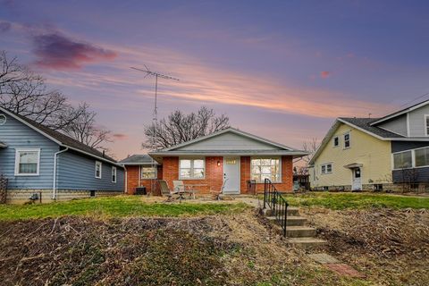 Photo of 1102 Fountain Boulevard, Piqua, OH 45356 (MLS # 1043883)