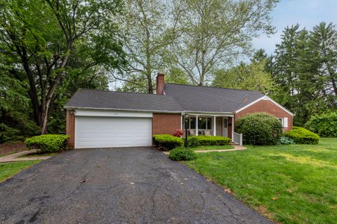 Photo of 517 Locust Hill Drive, Englewood, OH 45322 (MLS # 1045165)
