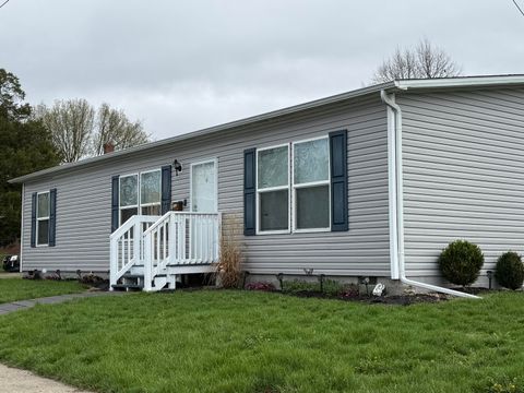 Photo of 541 W Columbus Avenue, Bellefontaine, OH 43311 (MLS # 1044734)
