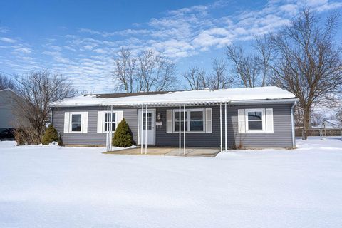 Photo of 1122 Chalet Avenue, New Carlisle, OH 45344 (MLS # 1043753)