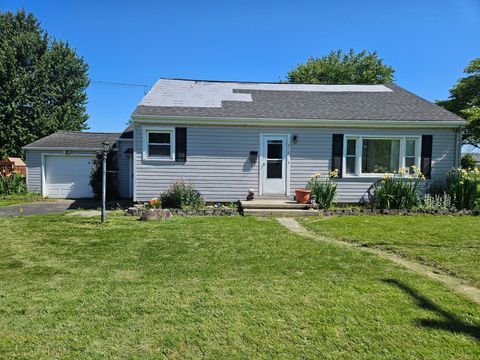 Photo of 712 W Plum Street, Wapakoneta, OH 45895 (MLS # 1046102)