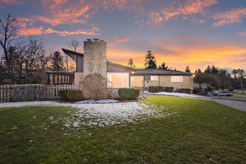 Photo of 709 W Home Road, Springfield, OH 45504 (MLS # 1043201)