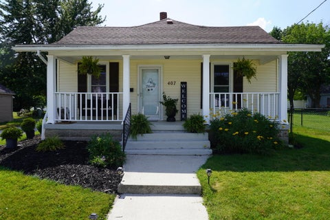 Photo of 407 Murray Street, Wapakoneta, OH 45895 (MLS # 1046844)