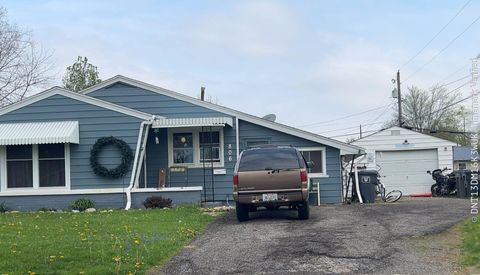 Photo of 806 Ewing Avenue, Lima, OH 45801 (MLS # 1045004)