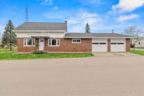 Photo of 371 W Lynn Street, Saint Paris, OH 43072 (MLS # 1044779)