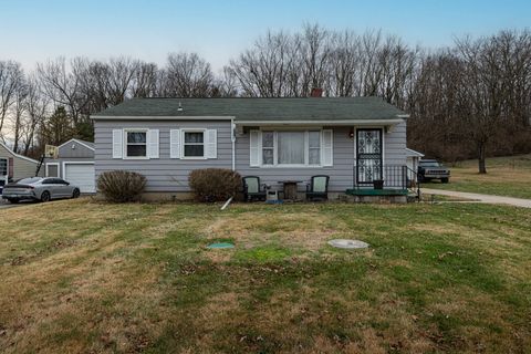 Photo of 2817 Hillside Avenue, Springfield, OH 45503 (MLS # 1043323)