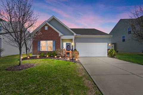Photo of 1215 Driftwood Drive, Fairborn, OH 45324 (MLS # 1044497)