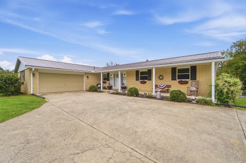 Photo of 650 Sheffield Drive, Springfield, OH 45506 (MLS # 1048713)