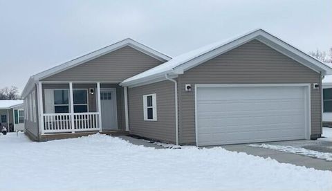 Photo of 482 Kalynn Circle #18, Fairborn, OH 45324 (MLS # 1044288)