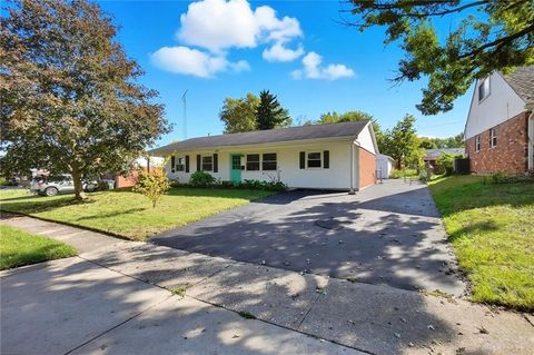 Photo of 137 McCraw Drive, Englewood, OH 45322 (MLS # 1042567)