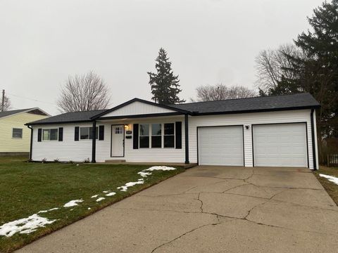 Photo of 1137 Superior Avenue, Bellefontaine, OH 43311 (MLS # 1043188)
