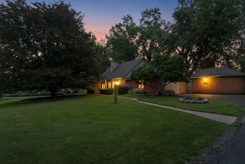 Photo of 860 Lincolnshire Drive, Troy, OH 45373 (MLS # 1047503)