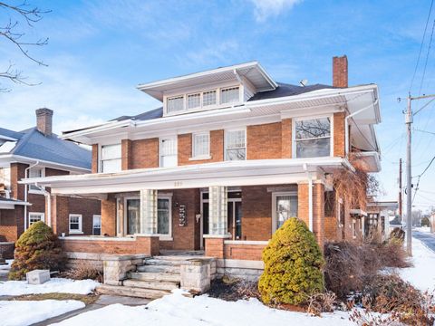 Photo of 229 E Chillicothe Avenue, Bellefontaine, OH 43311 (MLS # 1043759)