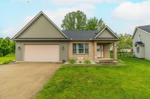 Photo of 132 Village Green Drive, Sidney, OH 45365 (MLS # 1045784)