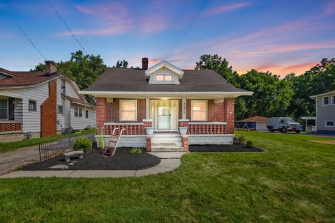 Photo of 241 Community Drive, Dayton, OH 45404 (MLS # 1043430)