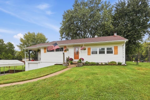 Photo of 585 Vale Road, Springfield, OH 45504 (MLS # 1048657)