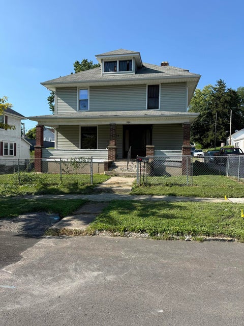 Photo of 229 E Patterson Avenue, Bellefontaine, OH 43311 (MLS # 1047525)