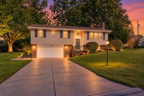 Photo of 824 Ridgeview Drive, Bellefontaine, OH 43311 (MLS # 1048768)