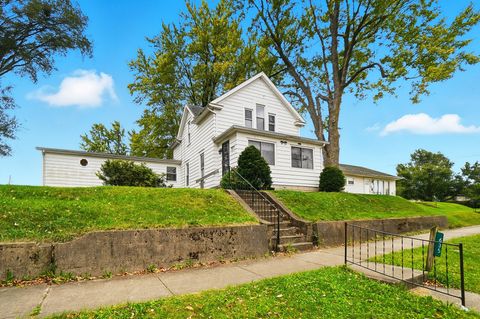 Photo of 635 Clark Avenue, Piqua, OH 45356 (MLS # 1042226)