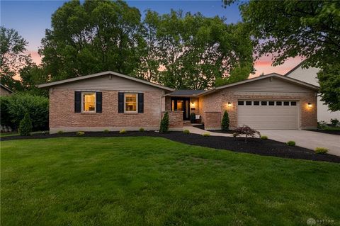Photo of 199 Finsbury Lane, Troy, OH 45373 (MLS # 1045752)