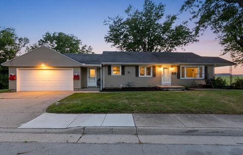 Photo of 909 Lincoln Street, Sidney, OH 45365 (MLS # 1046973)