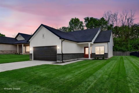 Photo of 1758 Northpoint Lane, Springfield, OH 45503 (MLS # 1044866)