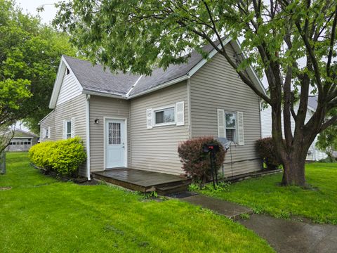 Photo of 1030 Hendricks Avenue, Saint Marys, OH 45885 (MLS # 1045446)