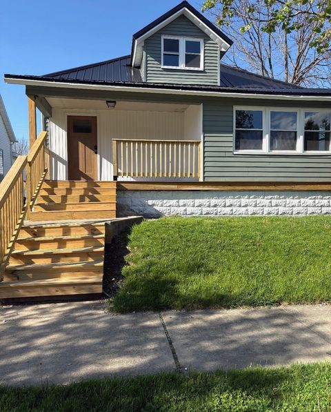 Photo of 616 E Benton Street, Wapakoneta, OH 45895 (MLS # 1045051)