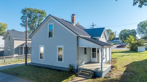 Photo of 124 N Main Street, Covington, OH 45318 (MLS # 1043593)
