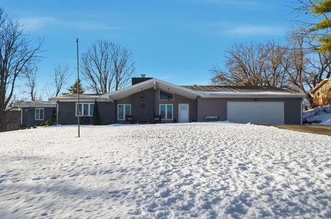 Photo of 2805 Cottonwood Drive, Springfield, OH 45504 (MLS # 1043876)