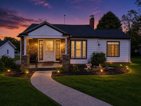 Photo of 552 E Chillicothe Avenue, Bellefontaine, OH 43311 (MLS # 1045367)