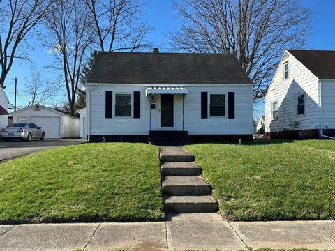 Photo of 1633 N Sweetbriar Lane, Springfield, OH 45505 (MLS # 1044589)
