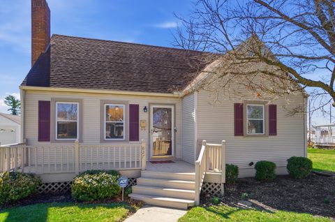 Photo of 827 Snowhill Boulevard, Springfield, OH 45504 (MLS # 1044233)