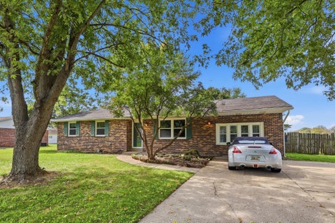 Photo of 247 West Drive, Springfield, OH 45504 (MLS # 1048927)