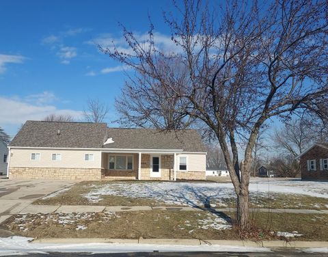 Photo of 424 Hoopengarner Street, Wapakoneta, OH 45895 (MLS # 1043490)