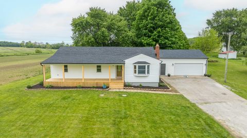Photo of 1525 E Peterson Road, Piqua, OH 45356 (MLS # 1045873)