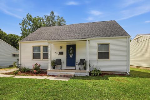 Photo of 425 W Parkwood Avenue, Springfield, OH 45506 (MLS # 1047261)