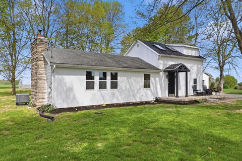 Photo of 2950 Fairfield Pike, Springfield, OH 45502 (MLS # 1045314)