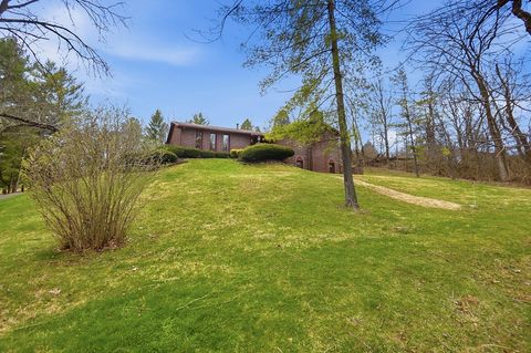 Photo of 3831 Crescent Hill Road, Springfield, OH 45502 (MLS # 1044472)