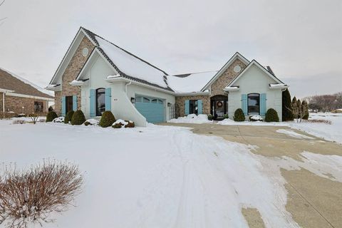 Photo of 802 Pebble Place, Tipp City, OH 45371 (MLS # 1043654)