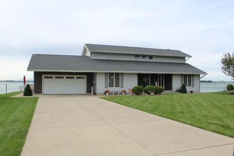 Photo of 220 Mariner Point Drive, Celina, OH 45822 (MLS # 1048597)