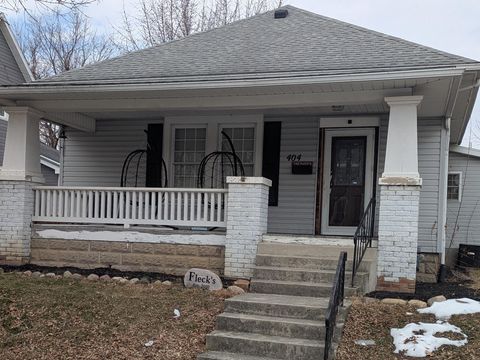 Photo of 404 W Pearl Street, Wapakoneta, OH 45895 (MLS # 1043803)