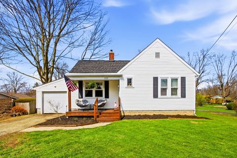 Photo of 3332 E High Street, Springfield, OH 45505 (MLS # 1044634)
