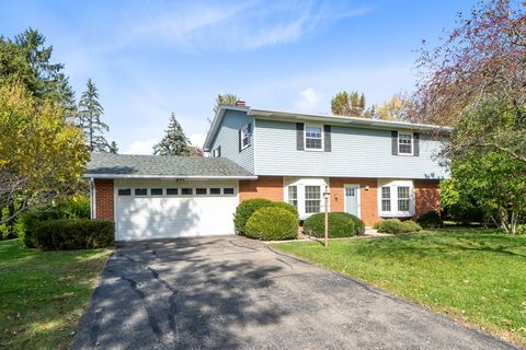 Photo of 676 Augusta Drive, Fairborn, OH 45324 (MLS # 1042370)