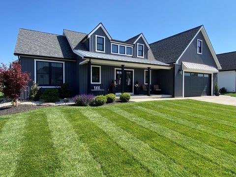 Photo of 1613 Raymond Avenue, Bellefontaine, OH 43311 (MLS # 1045735)