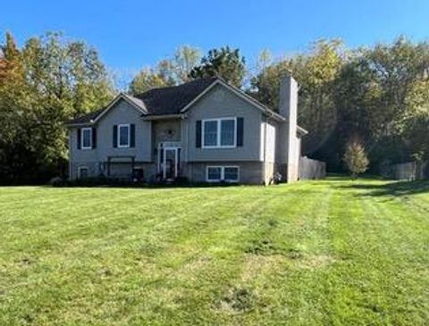 Photo of 41 W Hunter Drive, Enon, OH 45323 (MLS # 1043673)